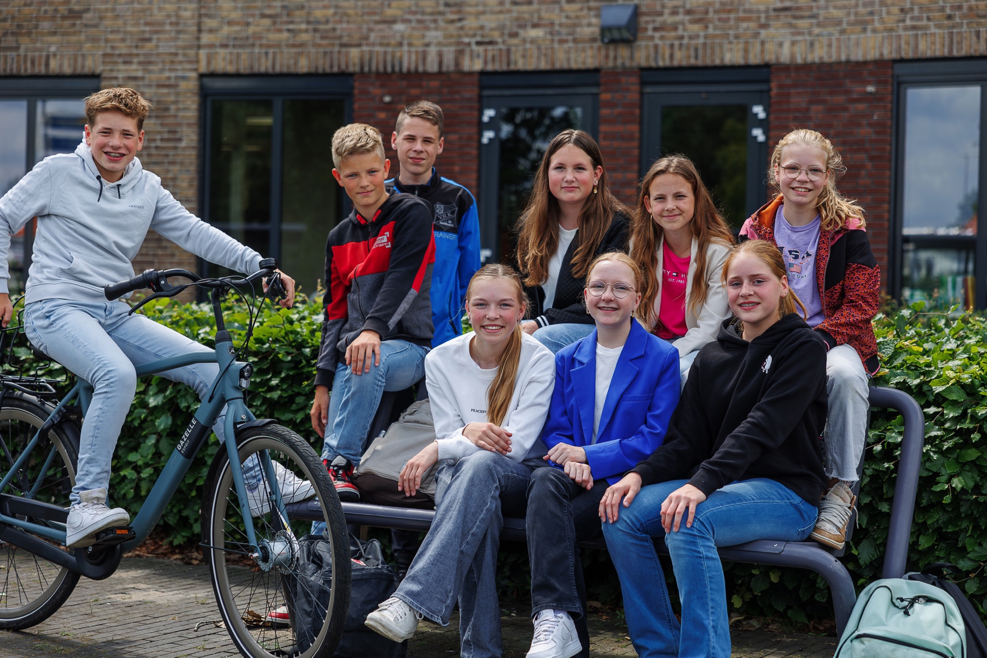 Acz Leerlingen Bankje Buiten